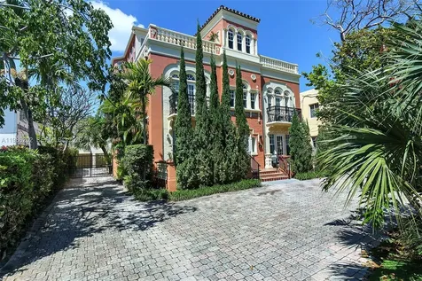 2870 Pine Tree Drive Miami Beach FL 33140
