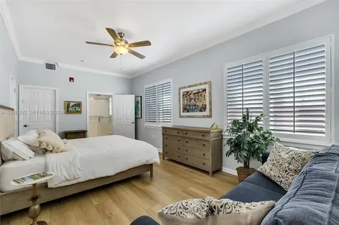 2870 Pine Tree Drive Miami Beach FL 33140