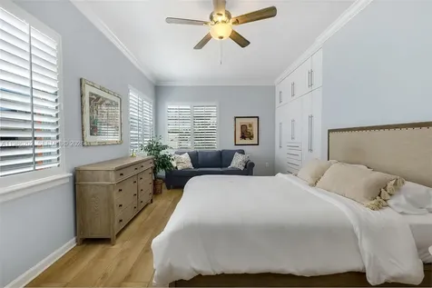 2870 Pine Tree Drive Miami Beach FL 33140