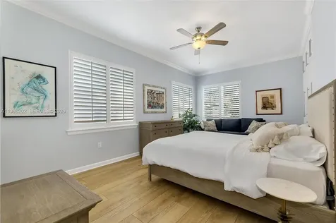 2870 Pine Tree Drive Miami Beach FL 33140