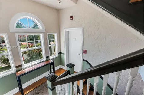 2870 Pine Tree Drive Miami Beach FL 33140