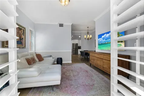 2870 Pine Tree Drive Miami Beach FL 33140