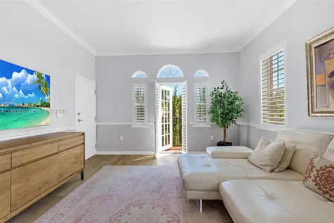 2870 Pine Tree Drive Miami Beach FL 33140