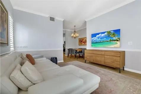 2870 Pine Tree Drive Miami Beach FL 33140