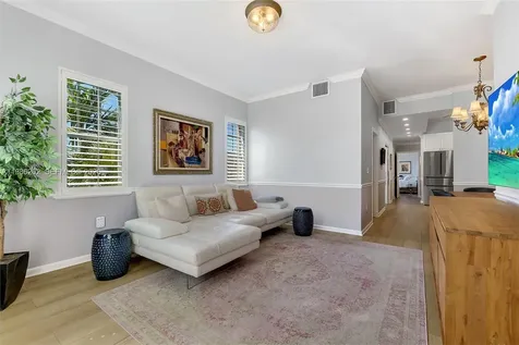 2870 Pine Tree Drive Miami Beach FL 33140
