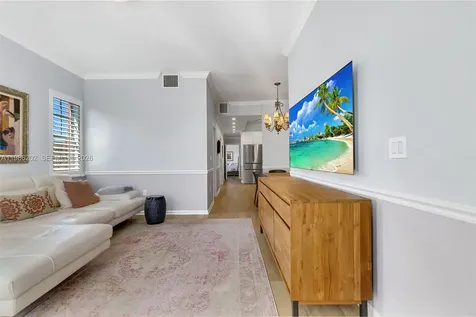 2870 Pine Tree Drive Miami Beach FL 33140