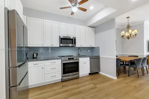 2870 Pine Tree Drive Miami Beach FL 33140