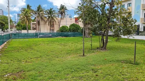 244 NW 7th Avenue Miami FL 33128
