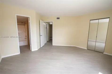 10233 NW 9th St Circle Miami FL 33172