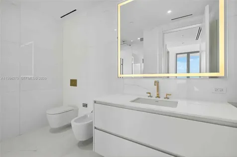 300 Biscayne Blvd Way Miami FL 33131