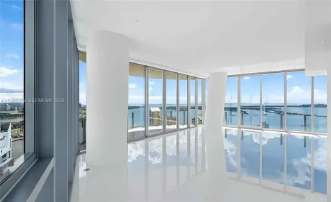 300 Biscayne Blvd Way Miami FL 33131