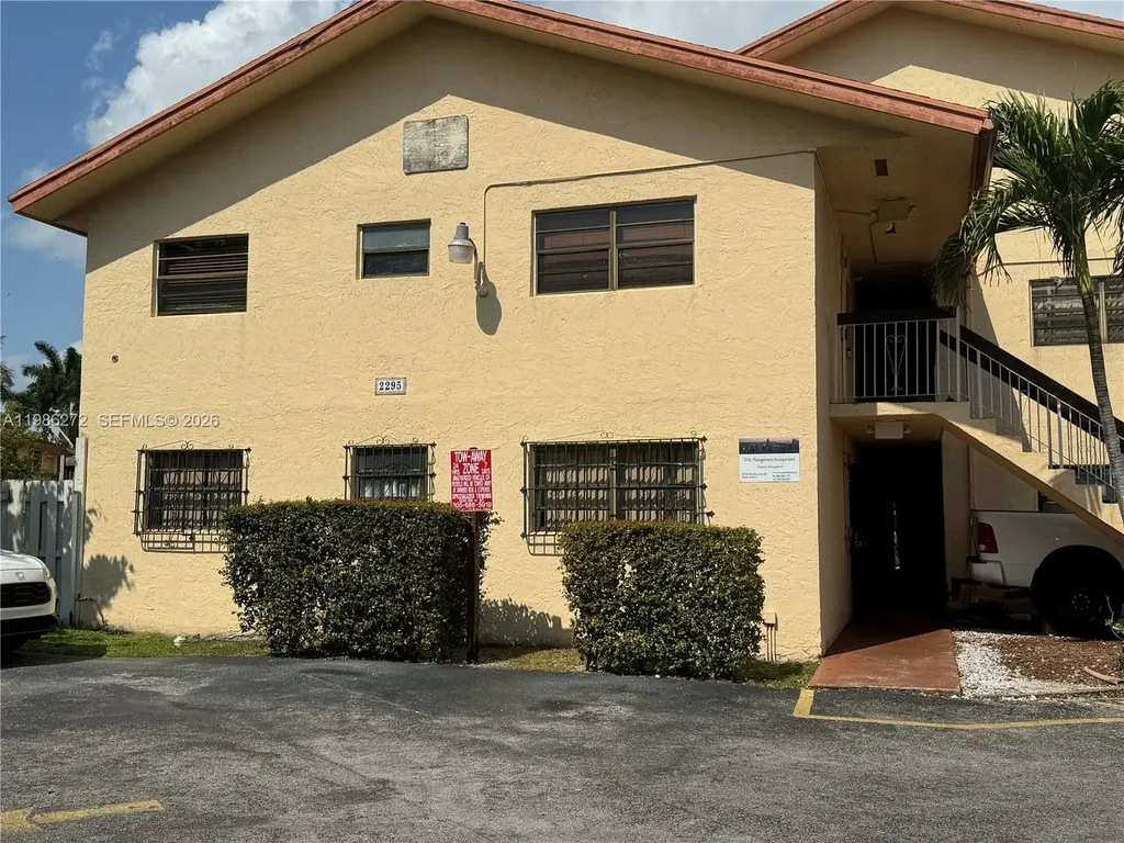 2295 W 53rd Place Hialeah FL 33016