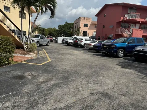 2295 W 53rd Place Hialeah FL 33016