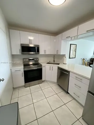 5601 Collins Avenue Miami Beach FL 33140