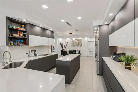 11280 NW 77th Terrace Doral FL 33178