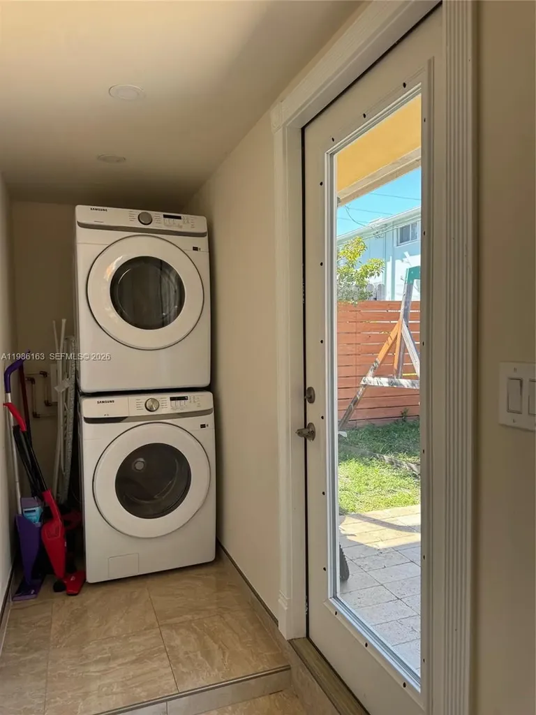 2355 SE 7th Street Pompano Beach FL 33062