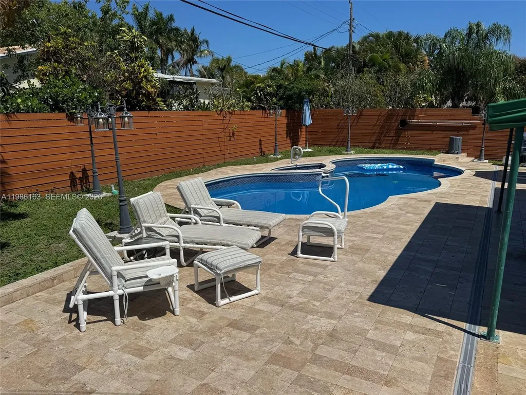 2355 SE 7th Street Pompano Beach FL 33062