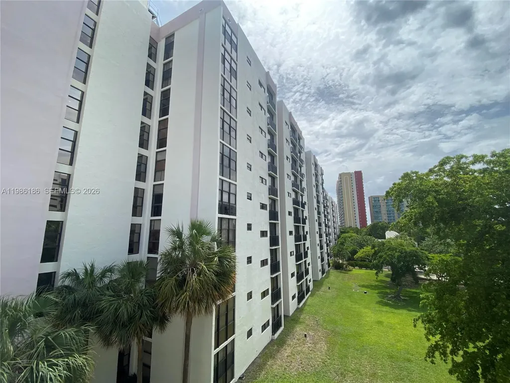 16919 N Bay Road Sunny Isles Beach FL 33160