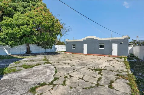 767 NW 35th Street Miami FL 33127