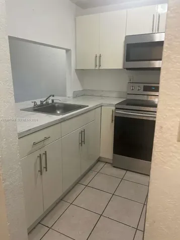 4550 NW 9th Street Miami FL 33126