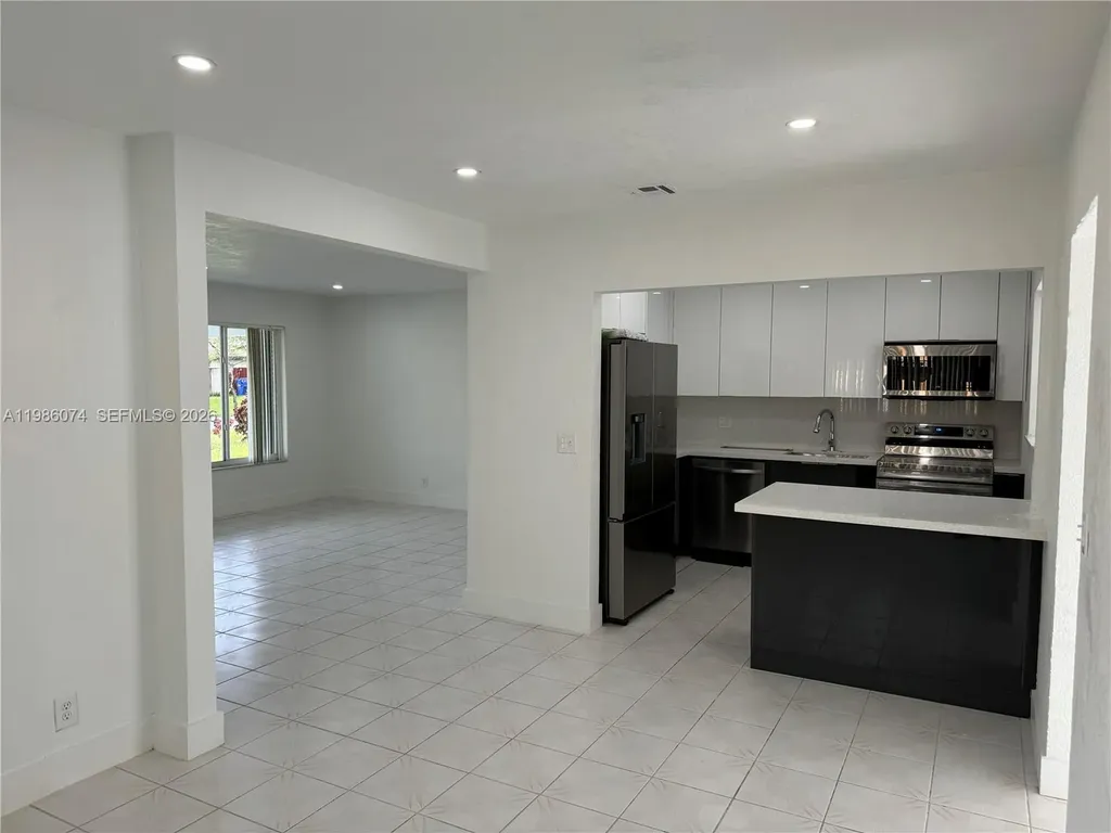 2400 N 57th Way Hollywood FL 33021