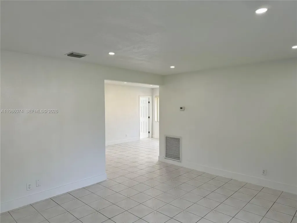 2400 N 57th Way Hollywood FL 33021