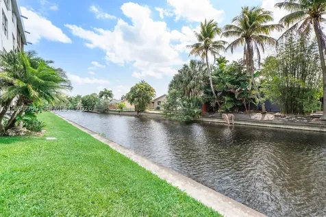 109 Royal Park Drive Oakland Park FL 33309