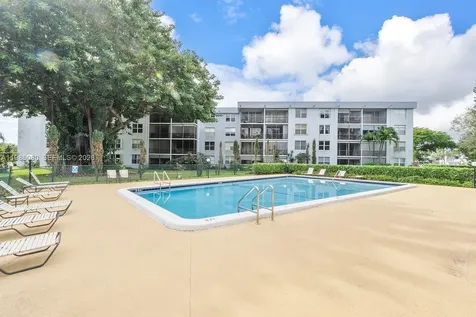 109 Royal Park Drive Oakland Park FL 33309