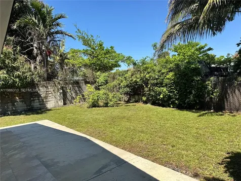1781 NW 16th Street Miami FL 33125