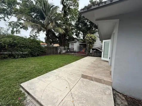 1781 NW 16th Street Miami FL 33125