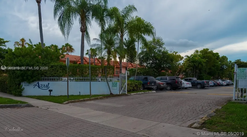 8261 NW 8th Street Miami FL 33126