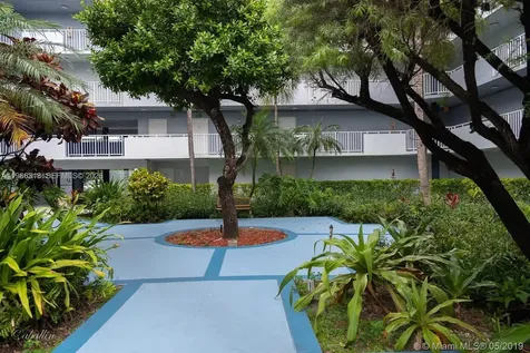 8261 NW 8th Street Miami FL 33126
