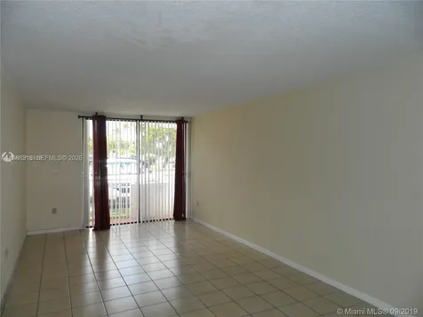 8261 NW 8th Street Miami FL 33126