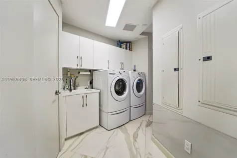 18555 Collins Avenue Sunny Isles Beach FL 33160