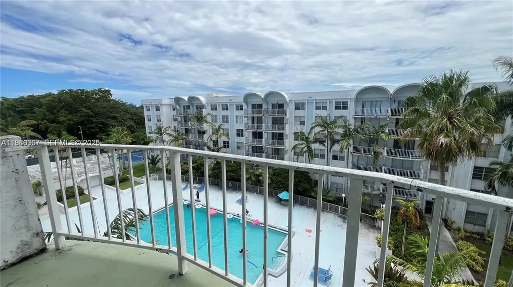 486 NW 165th Street Road Miami FL 33169
