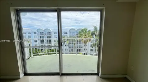 486 NW 165th Street Road Miami FL 33169