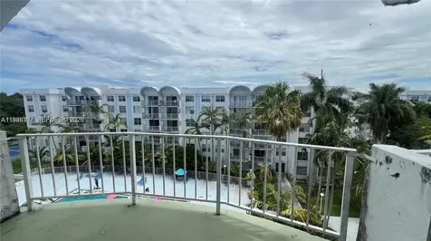 486 NW 165th Street Road Miami FL 33169