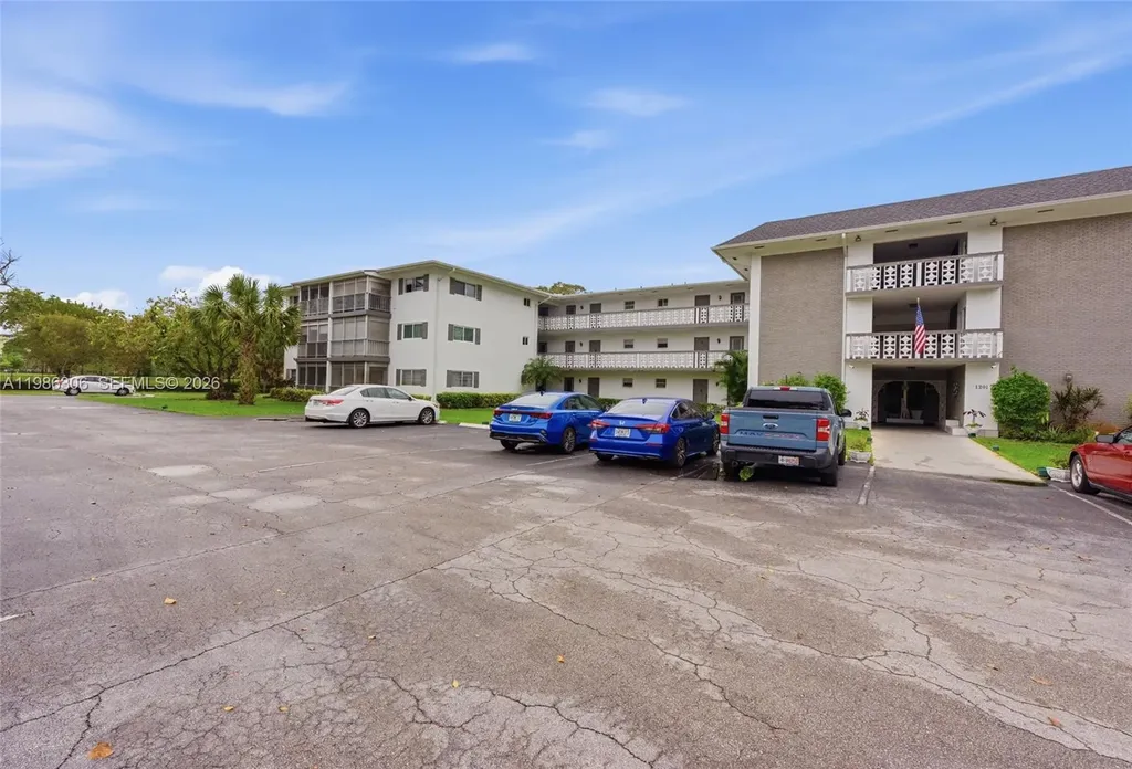 1201 Hillcrest Court Hollywood FL 33021