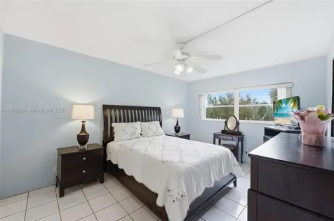 1201 Hillcrest Court Hollywood FL 33021