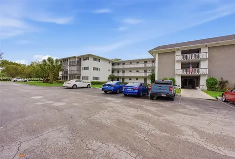 1201 Hillcrest Court Hollywood FL 33021