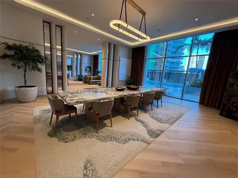 77 SE 5 Street Miami FL 33131