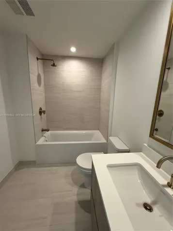 77 SE 5 Street Miami FL 33131