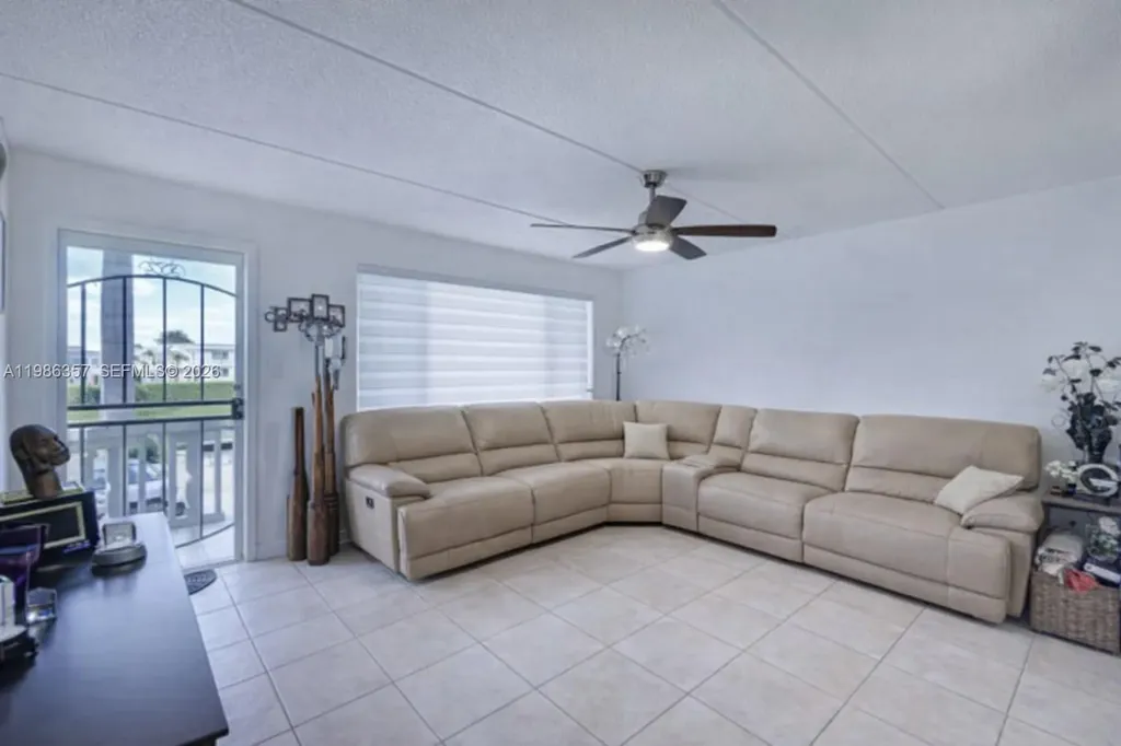 400 W Village Green Circle W Palm Springs FL 33461