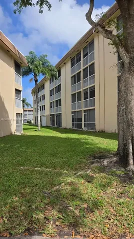 400 W Village Green Circle W Palm Springs FL 33461
