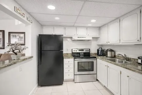 400 W Village Green Circle W Palm Springs FL 33461