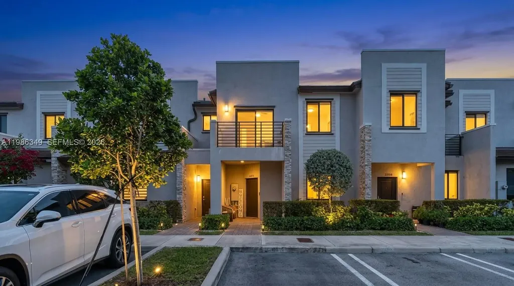 21068 NE 8th Avenue Miami FL 33179