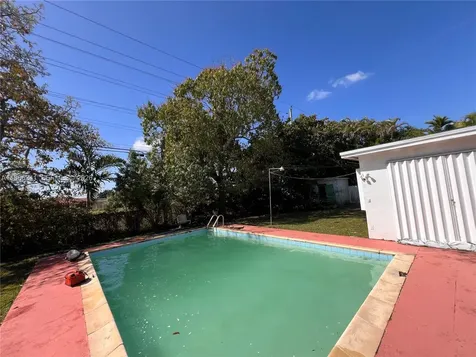 9950 SW 35th Terrace Miami FL 33165