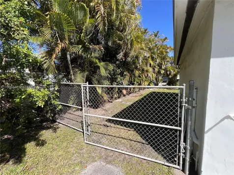 9950 SW 35th Terrace Miami FL 33165