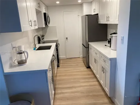 5401 Collins Avenue Miami Beach FL 33140