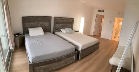 5401 Collins Avenue Miami Beach FL 33140